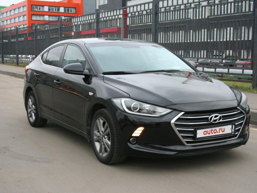 Hyundai Elantra 2016 черная