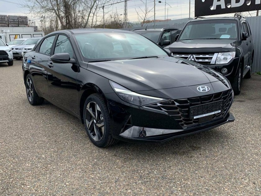 Хендай Элантра 2023 черная