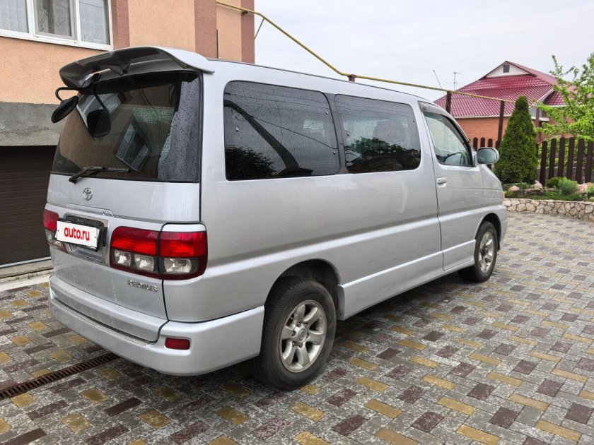 Toyota hiace regius