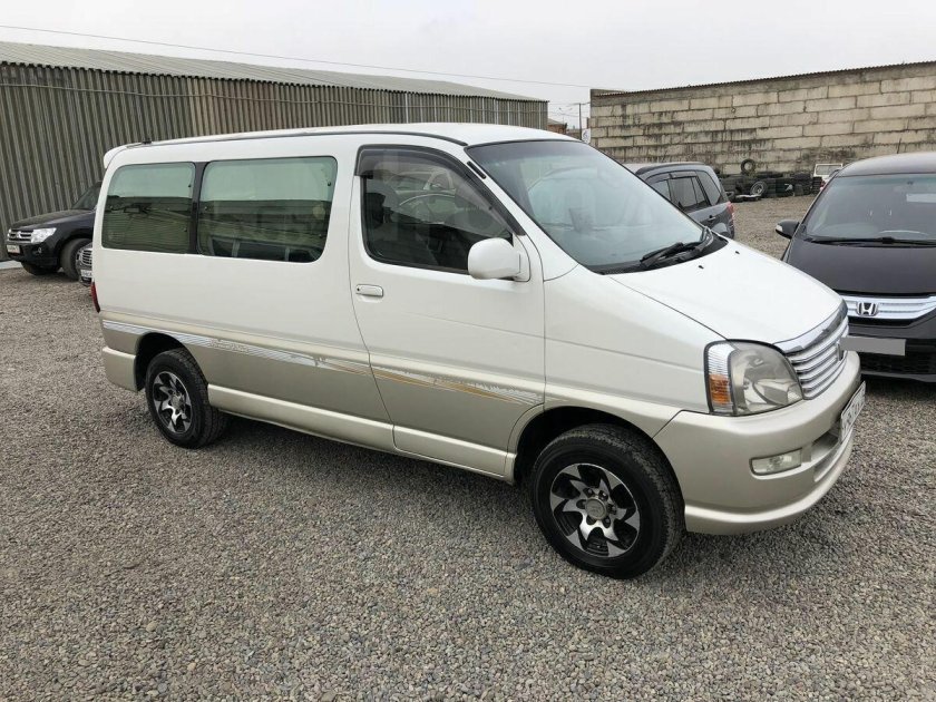 Тойота гранд хайс