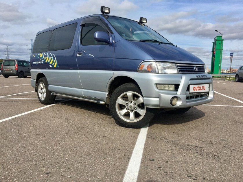 Тойота Hiace Regius