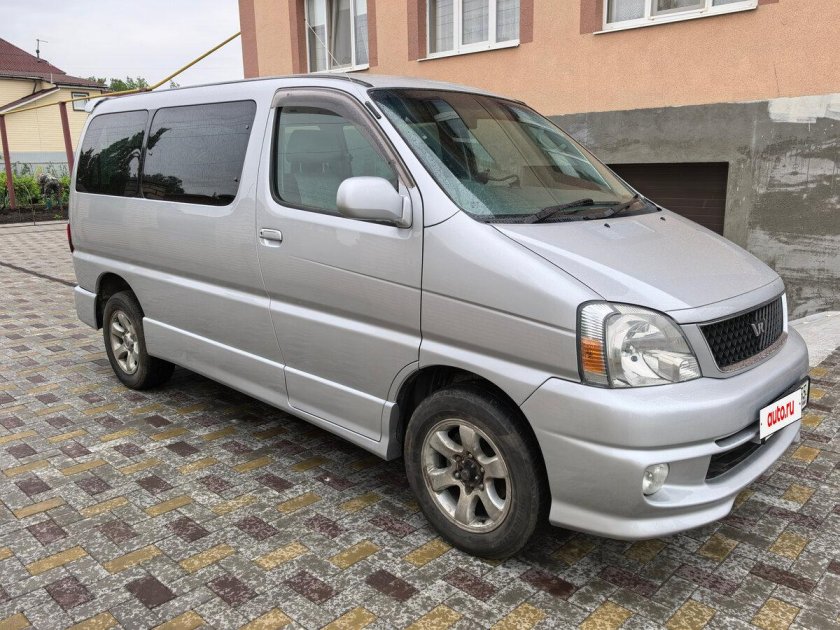 Toyota grand hiace 2000