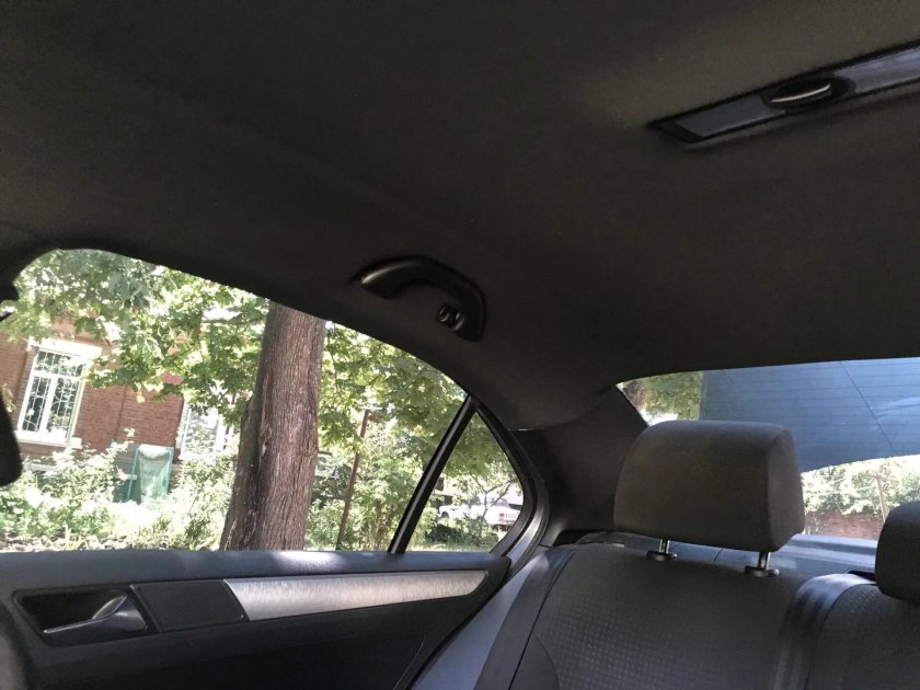 Черный потолок на Фольксваген поло седан