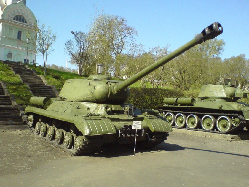 Танки ИС 2