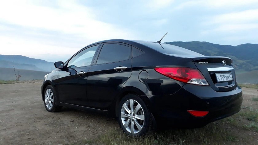 Hyundai Solaris 2012 черный