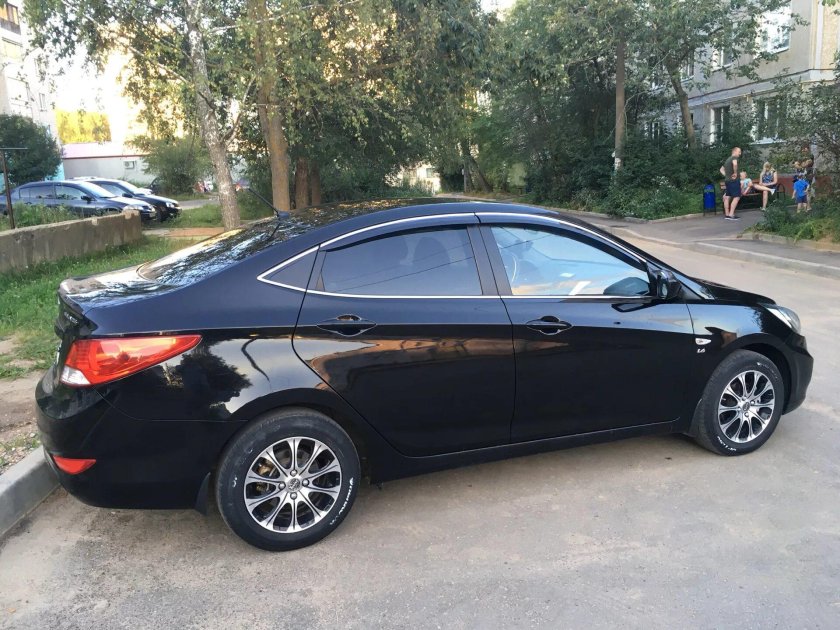 Черный Хендай Солярис 1