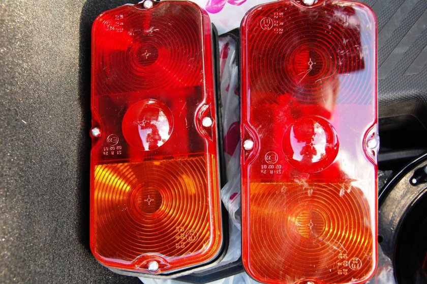 Стекло заднего фонаря УАЗ 469