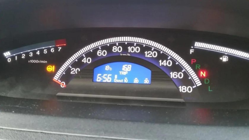 Приборная панель Хонда Фрид 2010