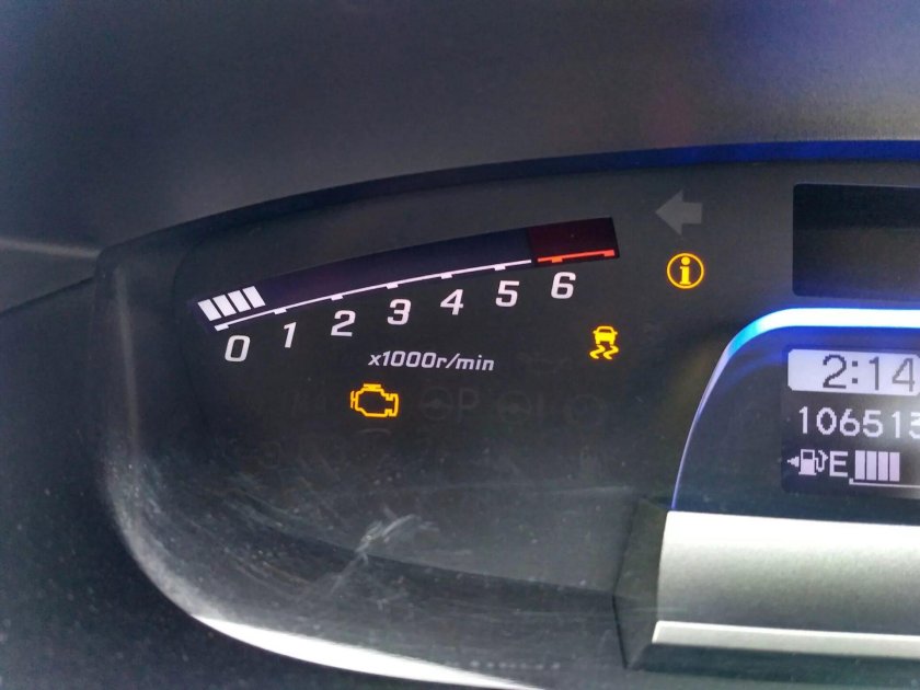 Парктроник на панели Хонда Фрид 2010