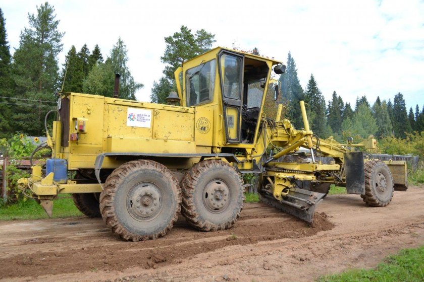 Грейдер Кировец