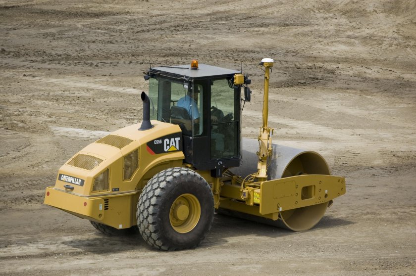 Виброкаток Caterpillar cs56
