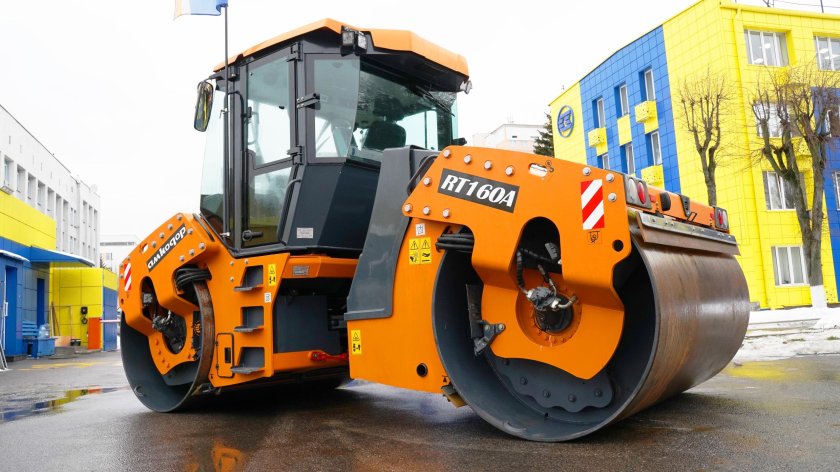 Каток дорожный dm-10-vd