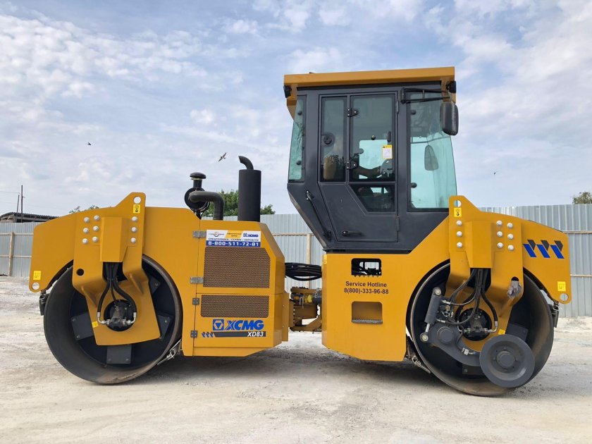 Каток XCMG xd83