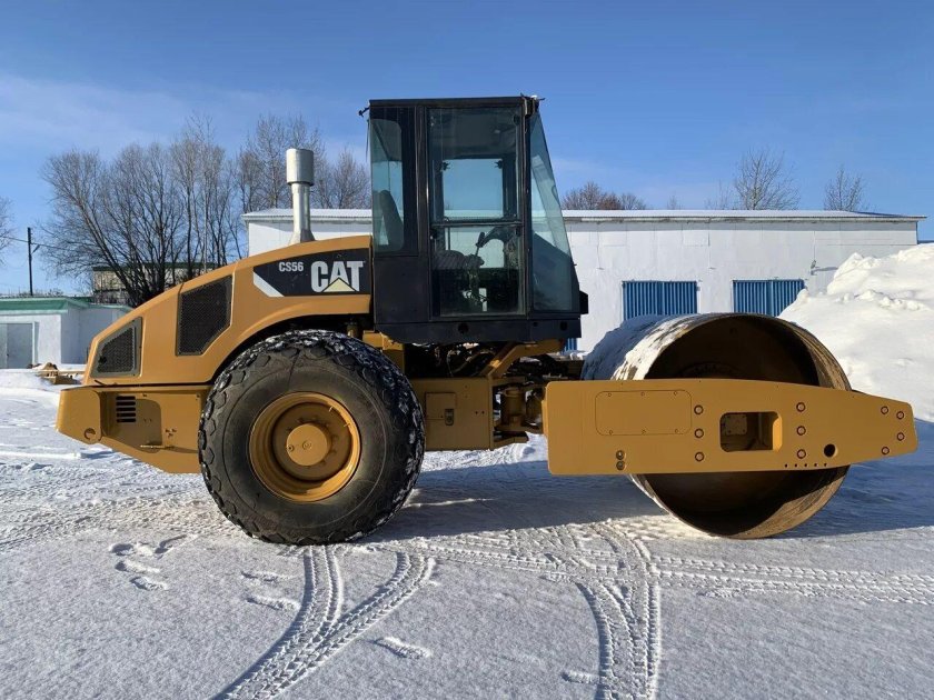 Виброкаток Caterpillar cs56