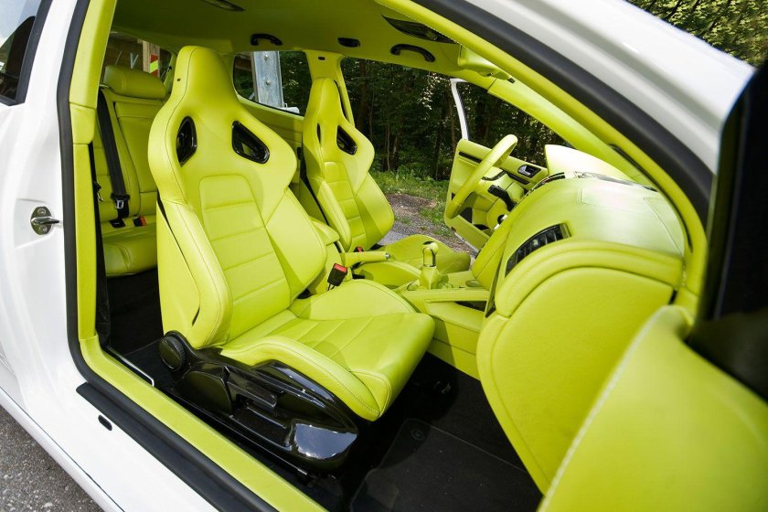 Салатовый салон автомобиля