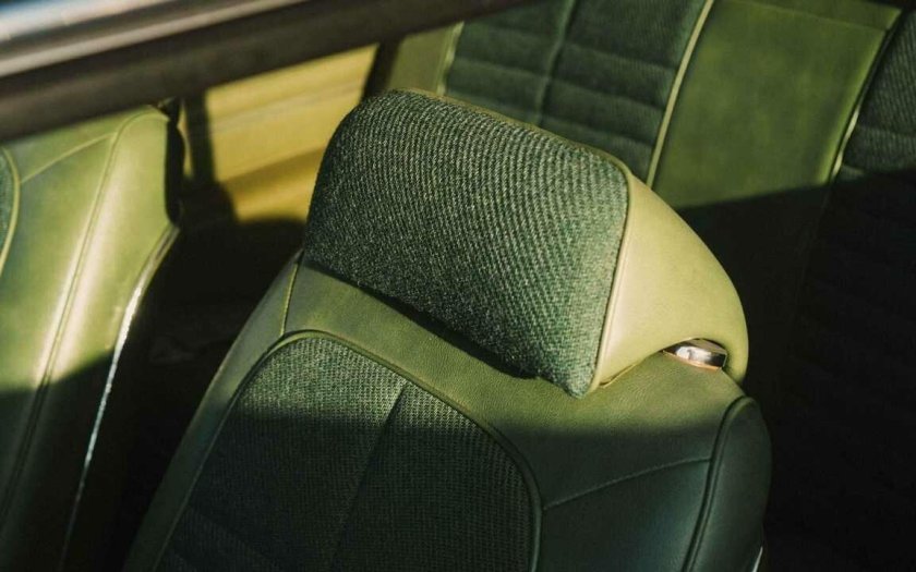 Кожаное сидение с зеленым