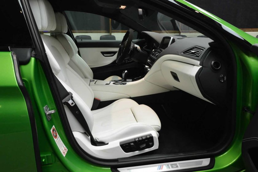 Зеленый салон авто