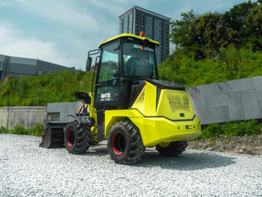 Фронтальный мини погрузчик