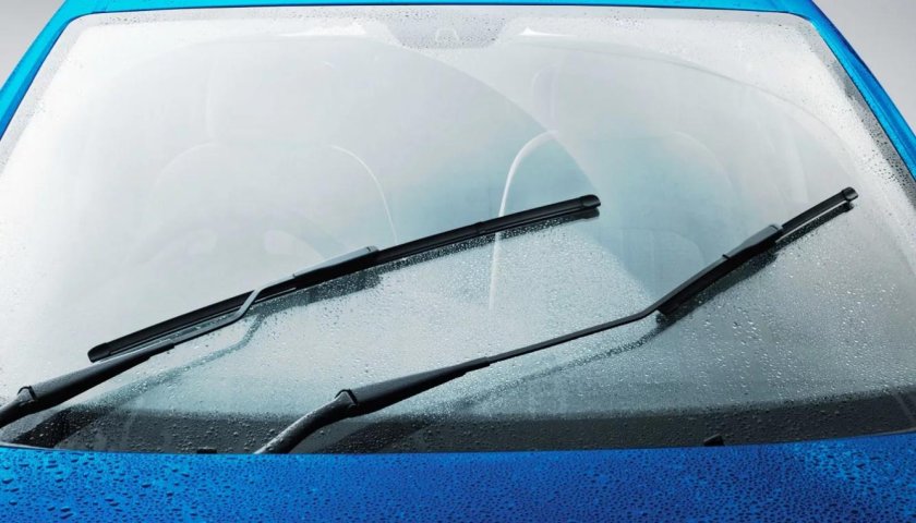 Дворники автомобильные на стекле
