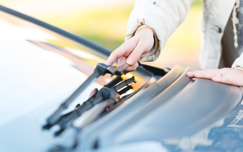 Стеклоочиститель для автомобиля