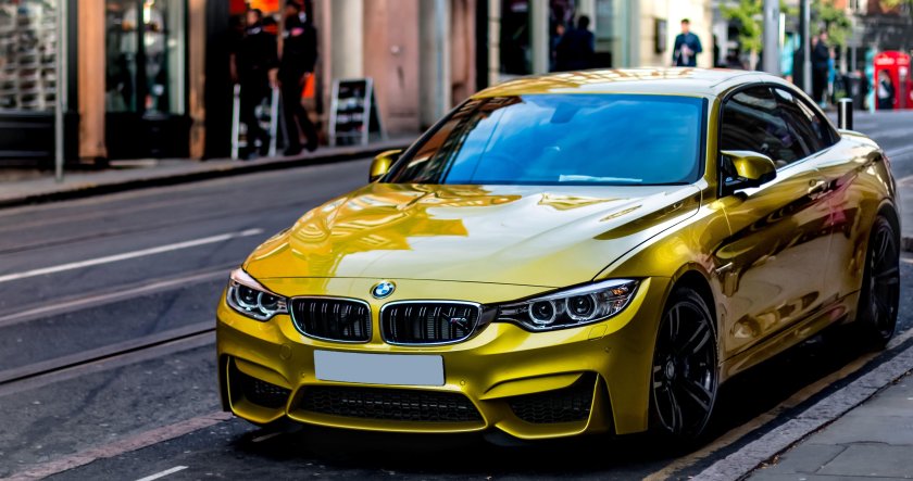 BMW m8 желтая