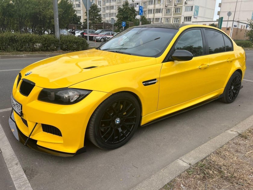 БМВ е92 желтая