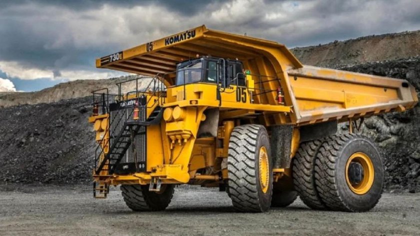 Карьерный самосвал комацу