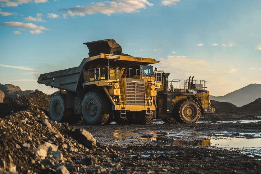 Автосамосвал Komatsu 730e