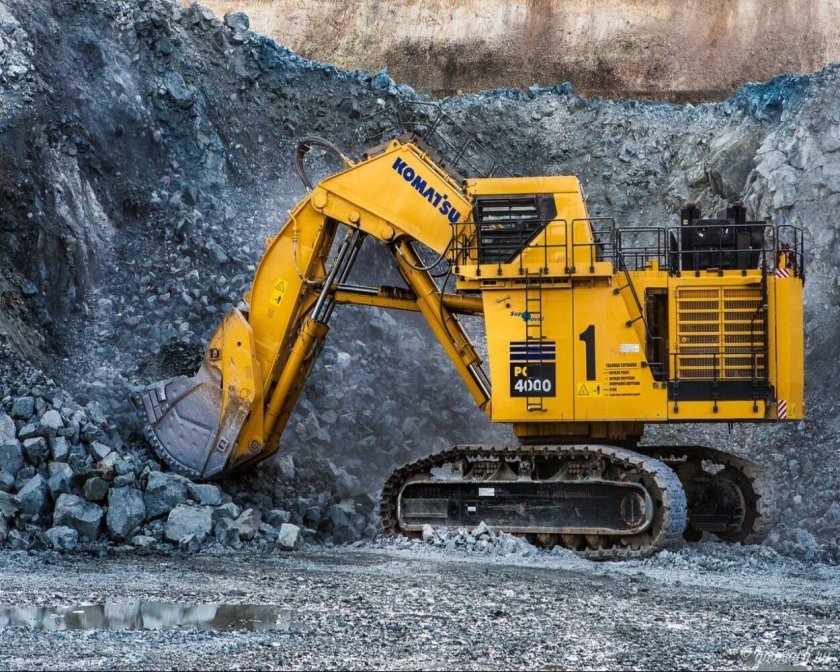 Комацу 4000 экскаватор