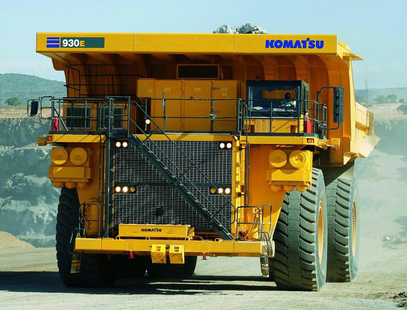 Коматсу карьерный самосвал