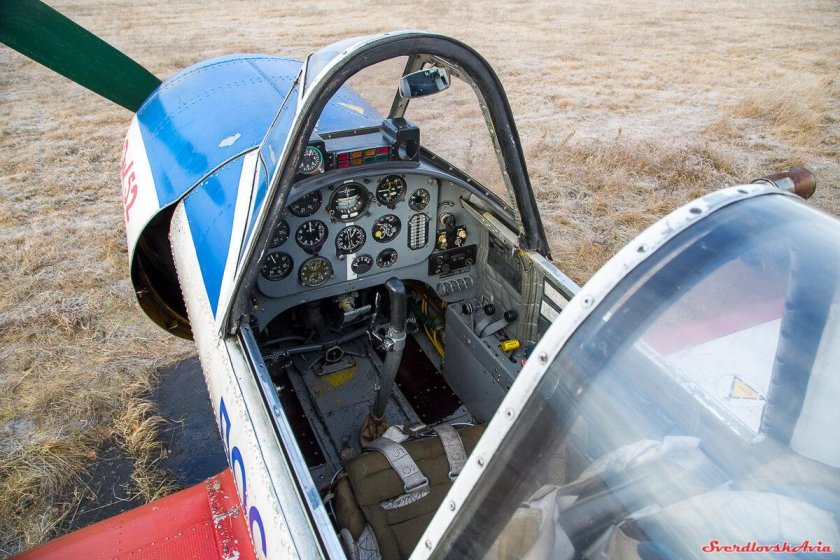 Як 52 кабина