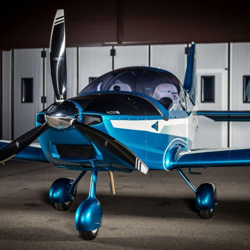 Chris Heinz stol Ch 701