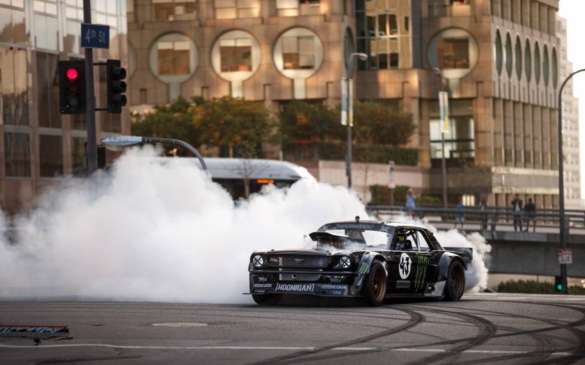 Ford Mustang Hoonicorn дрифт