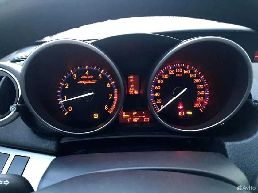 Mazda 3 приборная панель