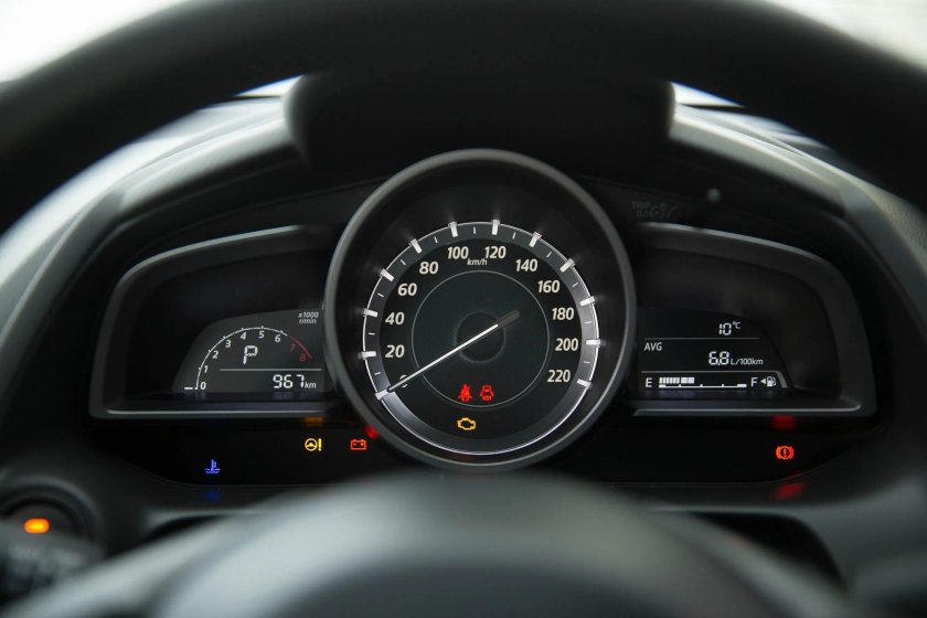 Mazda 3 2014 приборная панель