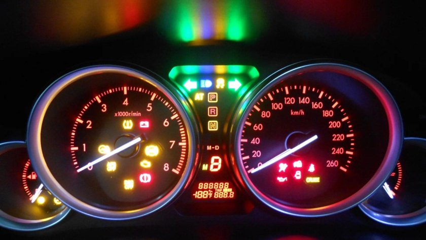 Mazda CX-7 приборка