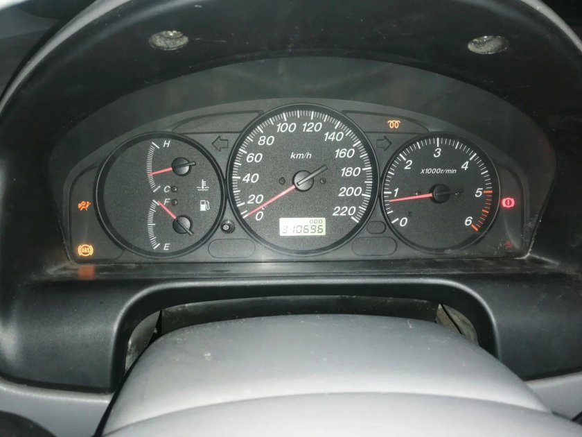 Панель приборов Mazda Premacy 2001