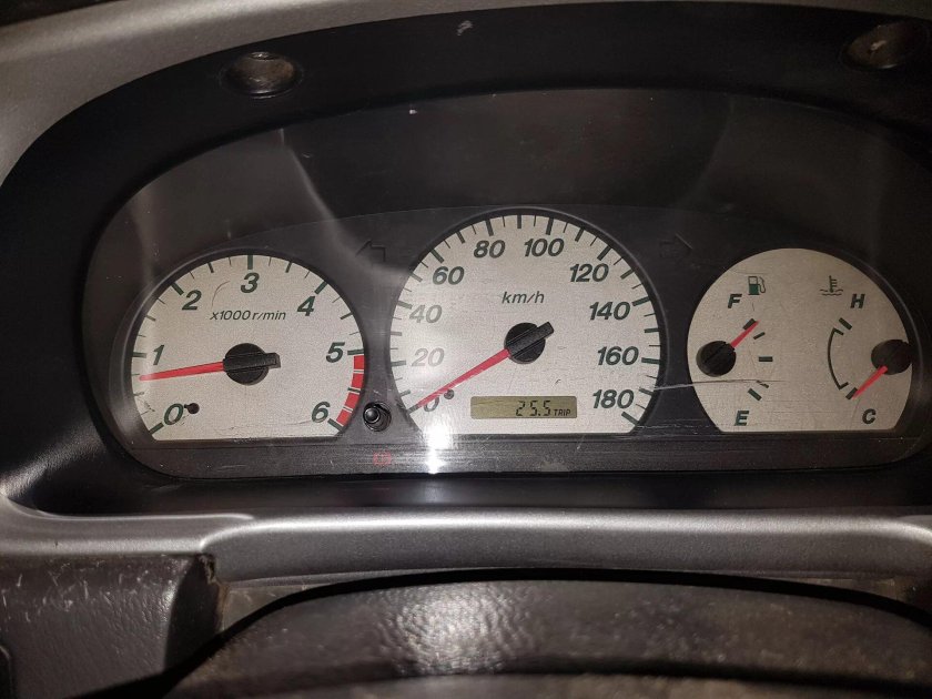 Панель приборов Mazda b2500