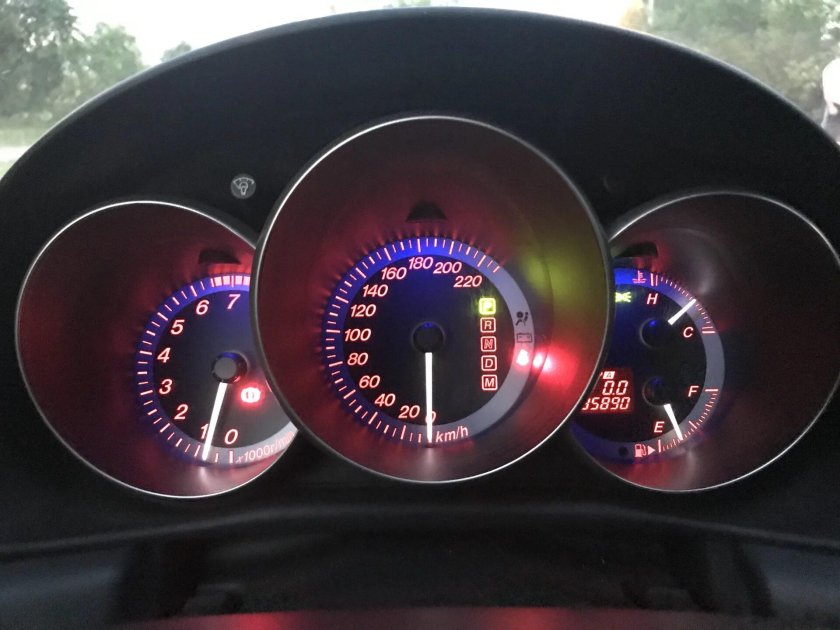 Приборная панель Мазда 3 БК