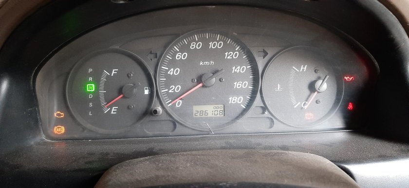 Mazda familia 1999 приборная панель