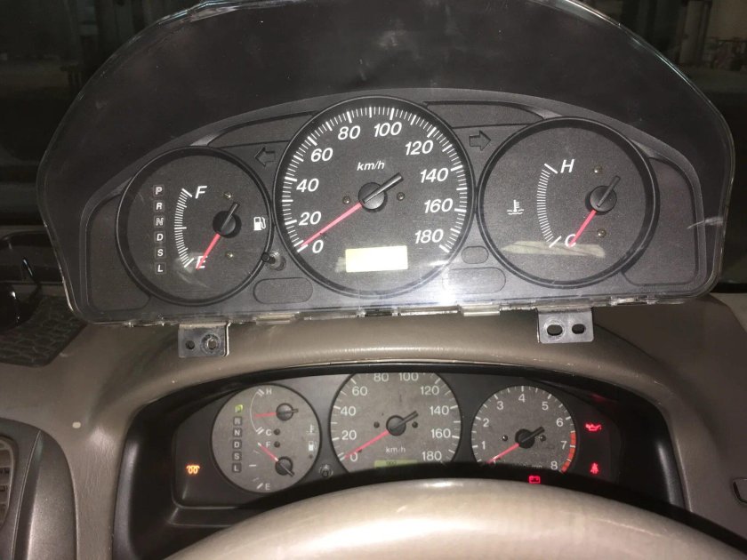 Приборная панель Мазда фамилия 2001