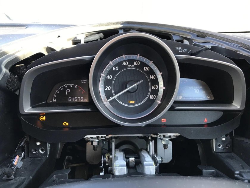 Mazda 3 2014 приборная панель