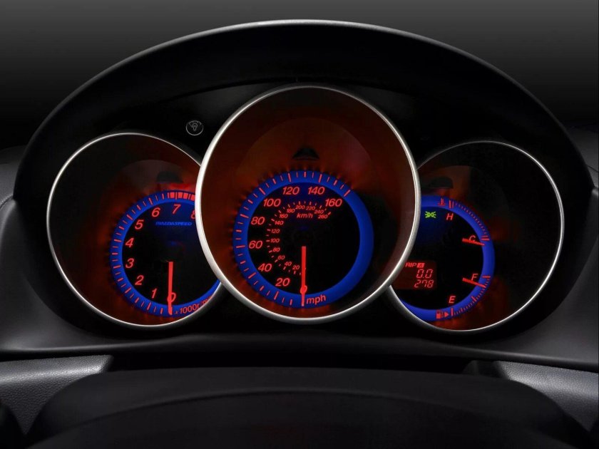 Mazda 3 приборная панель