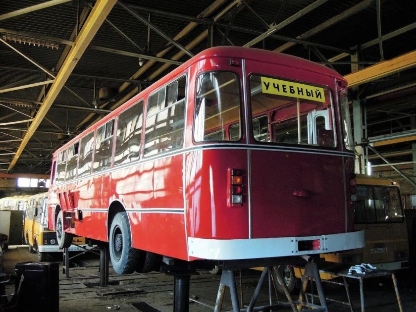 ЛИАЗ 677 завод