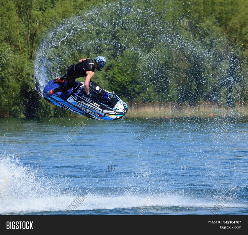 Фристайл на гидроцикле