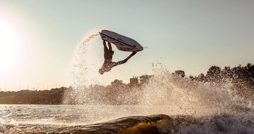 Стоячий гидроцикл