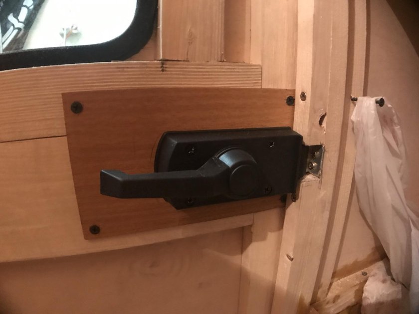 Дверь на кемпер Пилигрим