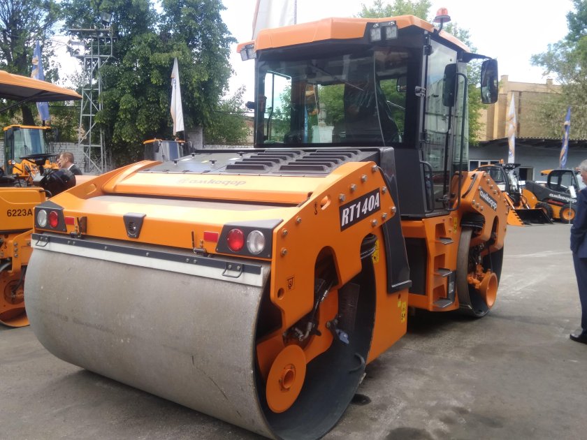 Каток дорожный DM-10-VD