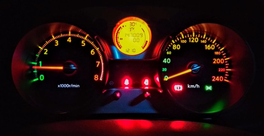 Nissan Qashqai 2008 приборная