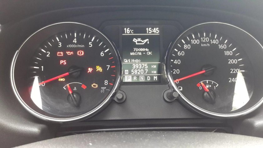 Nissan Qashqai 2012 приборная панель